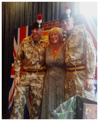 Lynsey Leigh-Davies and her forties/wartime show